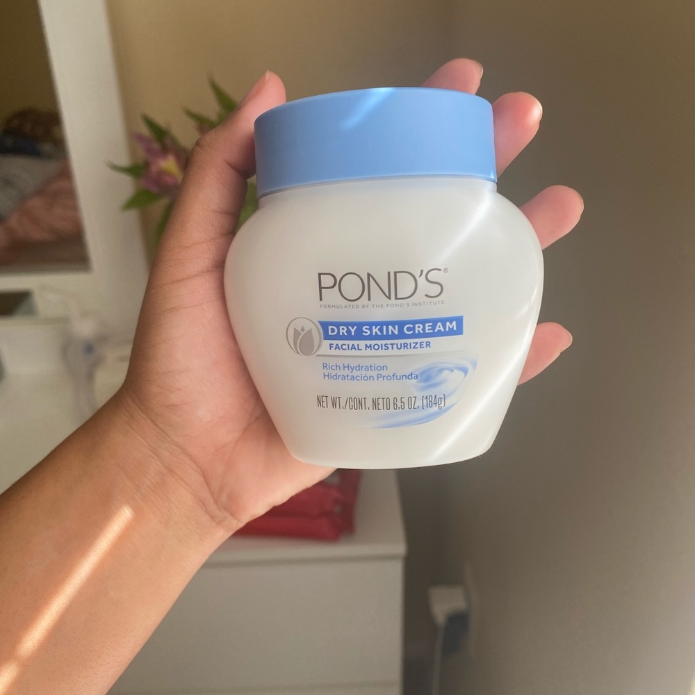 Pond’s dry skin face moisturizer